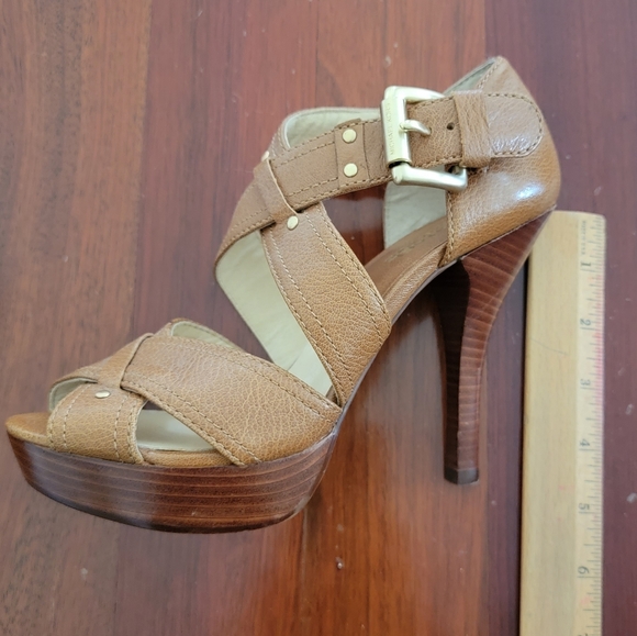 Michael Kors Cognac Cross Heels with Gold Harware - Picture 8 of 8